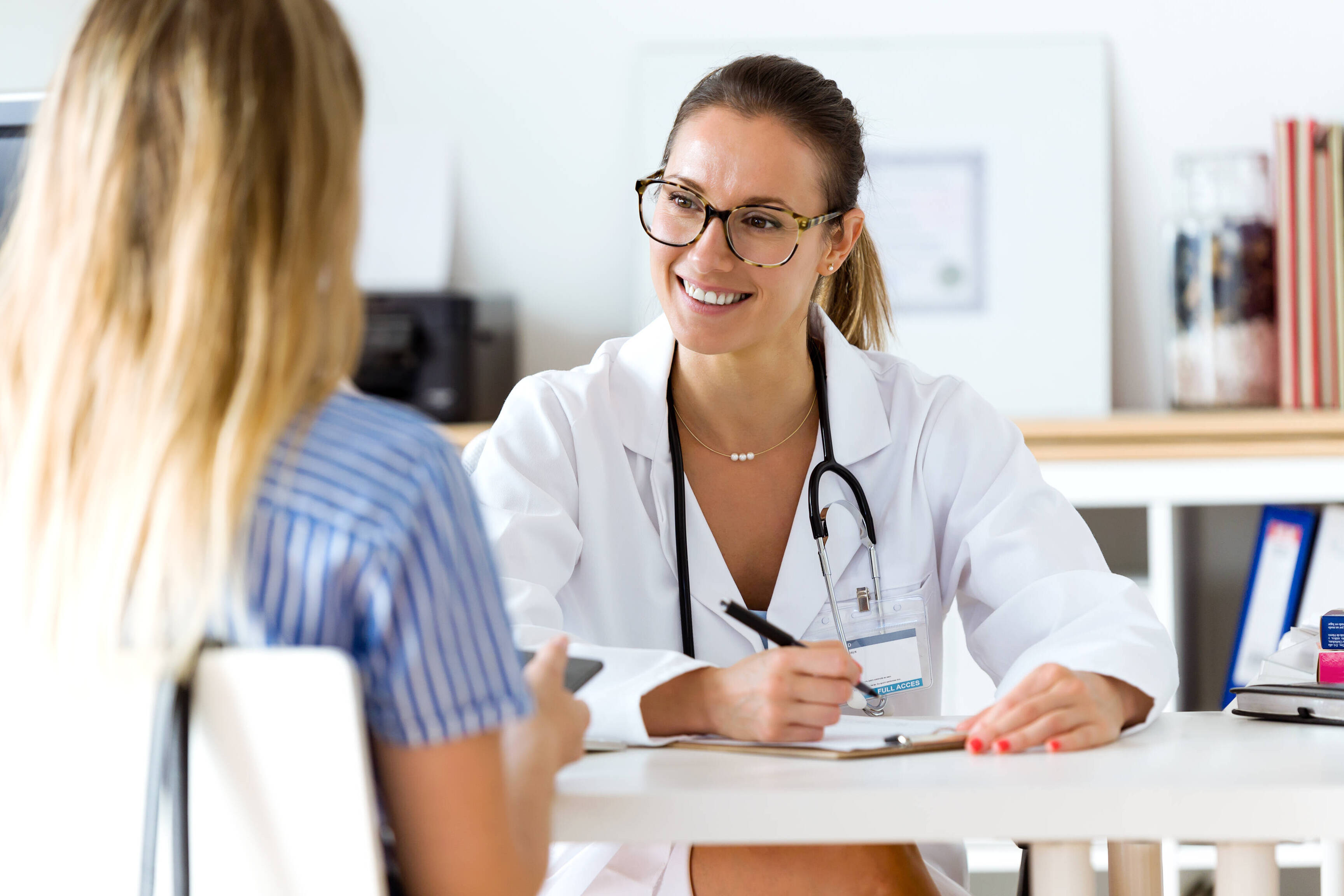 Médecin avec patient
